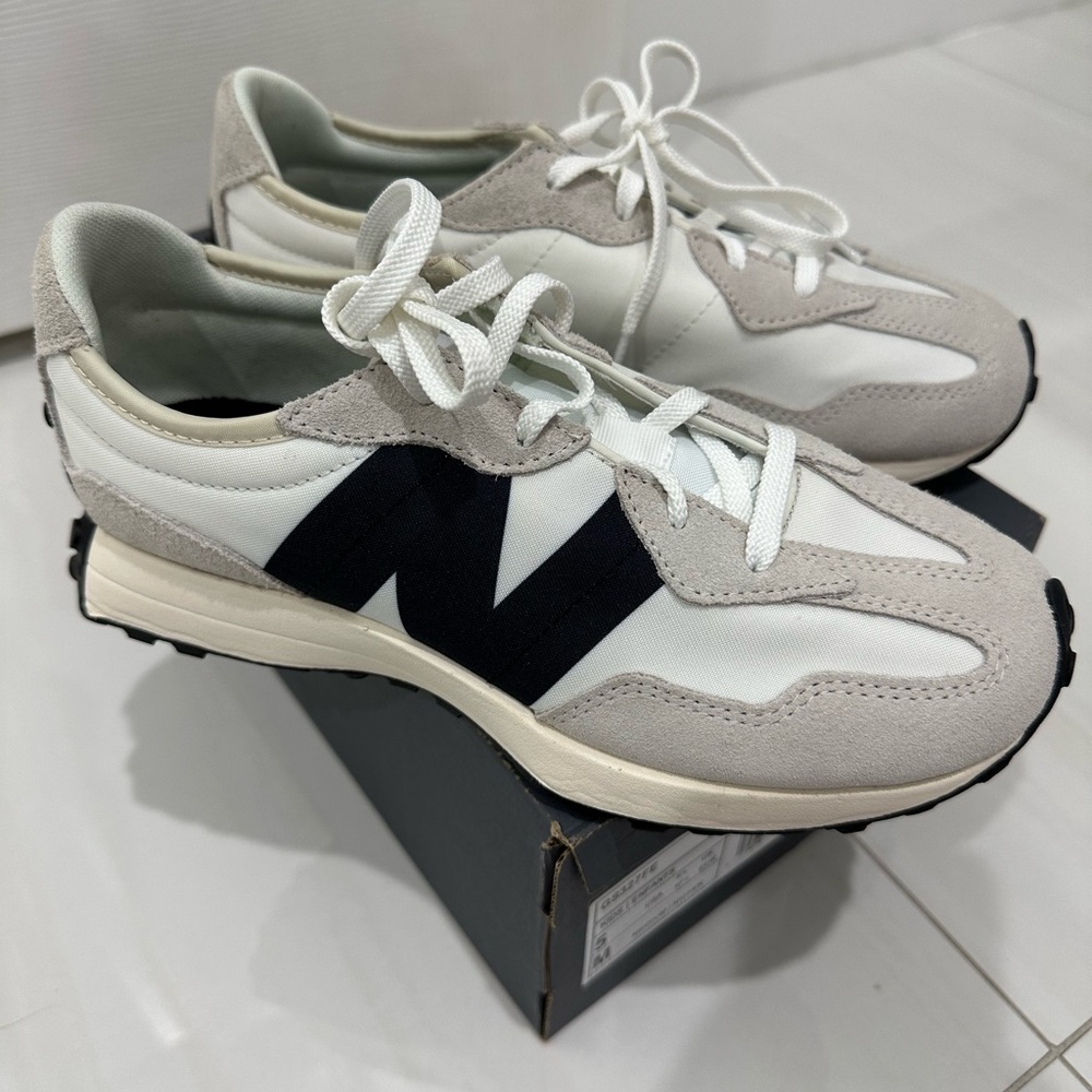 New Balance 327 
Kids SIZE: 5 - M
COLOR: Silver Birch with Black